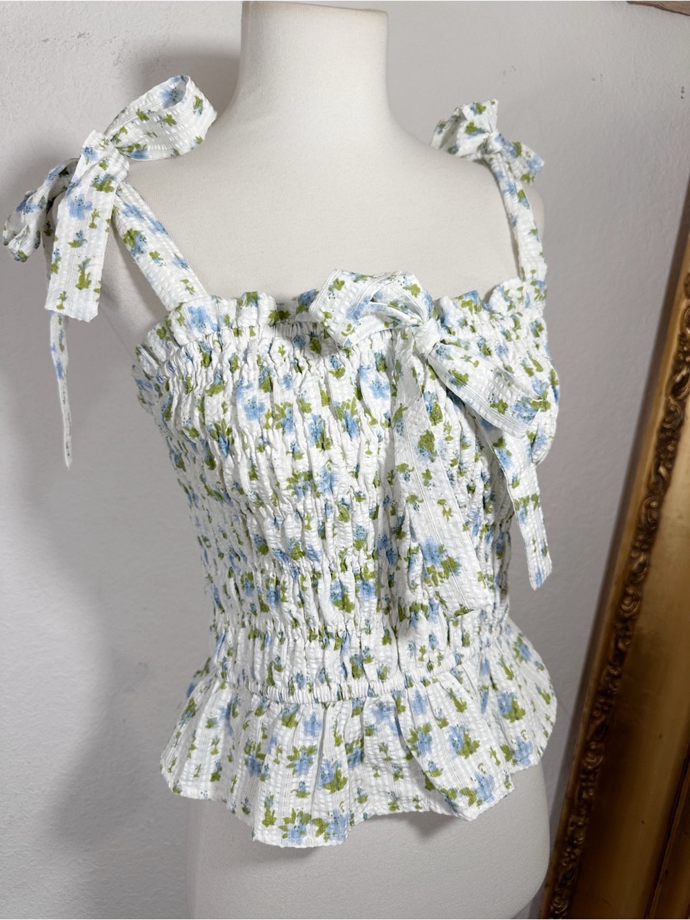 New Vici Ruffle Smocked Tie Shoulder Detail Blouse Floral Size Medium